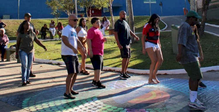 Baile em praça pública exalta a ancestralidade da cultura negra