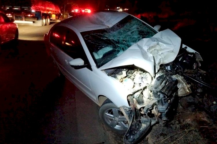 Motociclista morre em colisão frontal com carro de passeio