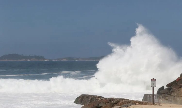 Mau tempo causa ressaca e muda paisagem do Rio de Janeiro