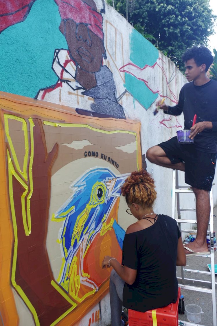 Grafite com braile permite que cegos apreciem pintura em MG: 'Primeira vez com a arte', diz garoto de 14 anos