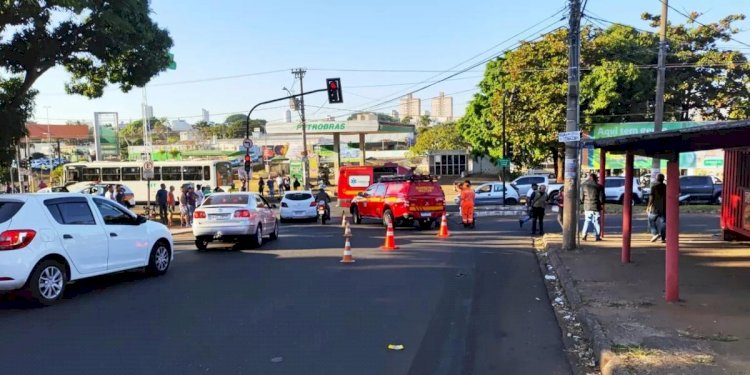 Idosa morre atropelada por um ônibus em Uberlândia; vítima foi arrastada por 50m