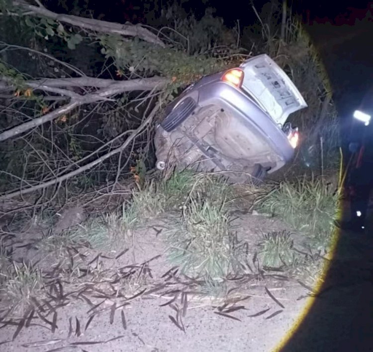 Motorista e passageira de carro morrem em acidente na MG-170; criança e bebê sobreviveram