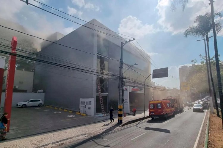 VÍDEO: Incêndio atinge estoque de drogaria na Rio Branco