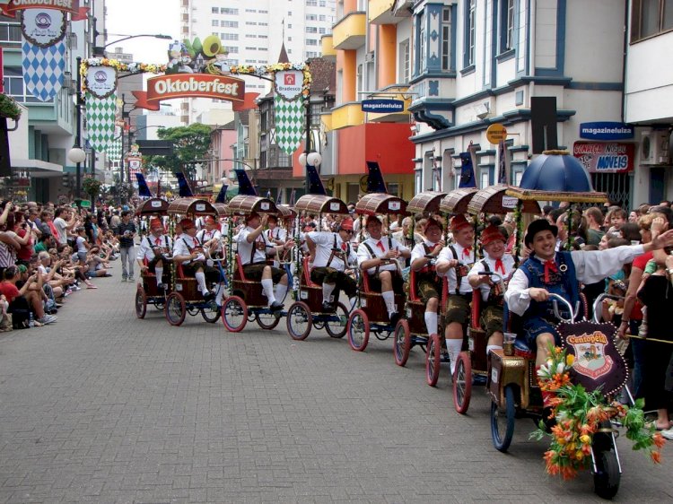 Oktoberfest: Belo Horizonte terá 18 voos extras para Blumenau