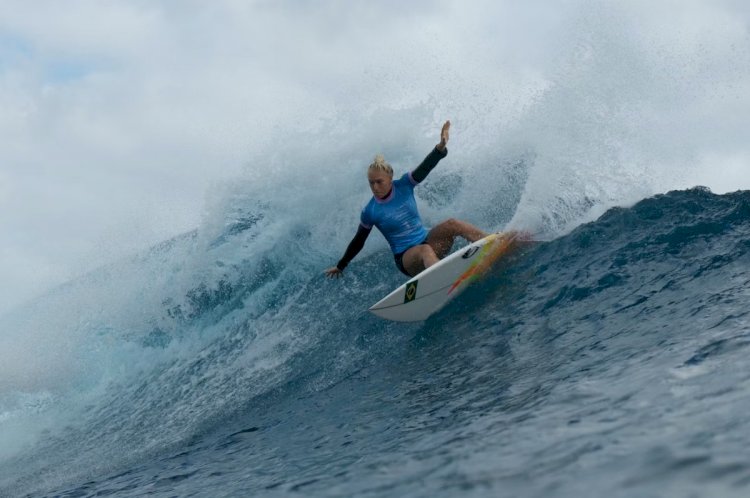 Tatiana Weston-Webb fica com a medalha de prata no surfe feminino