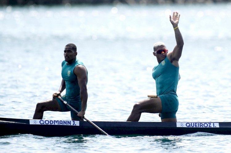 Isaquias Queiroz e Jacky Goodman avançam às semifinais da canoagem