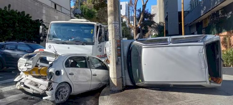 Caminhão desgovernado arrasta quatro carros em via movimentada de BH; VÍDEO