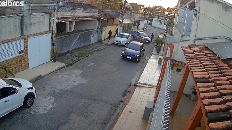 Vídeo: bandidos atiram 50 vezes de fuzil contra carro de capitão da PM no RJ