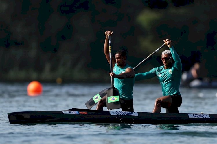 Isaquias Queiroz e Jacky Godmann ficam em último na final da canoagem velocidade