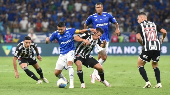 Cruzeiro e Atlético empatam sem gols em clássico com recorde de público no Mineirão