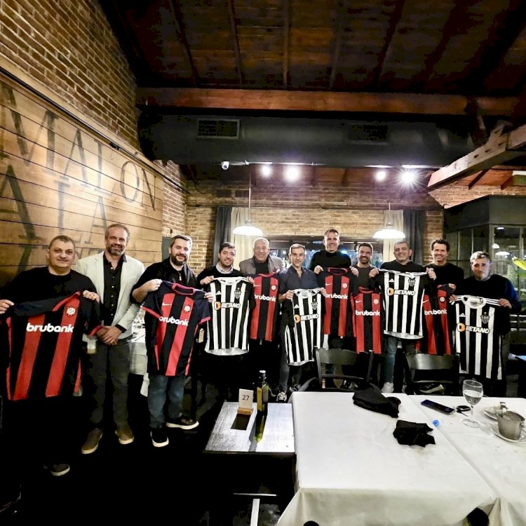 Dirigentes do Atlético fazem confraternização com San Lorenzo e torcida reage