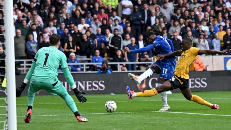 Em jogo de oito gols, Chelsea goleia Wolves com show de Madueke no Inglês