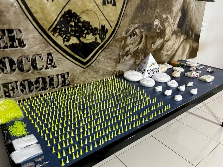 Drogas são encontradas escondidas em balde coberto por capim em Montes Claros