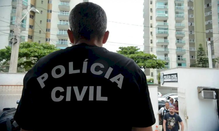 Policiais fazem ação contra roubos de cargas de cigarro no Rio