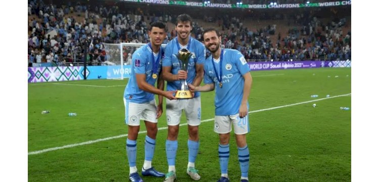 Jogador do Manchester City é preso em casa noturna por motivo inusitado