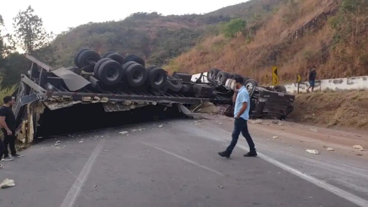 Veja fotos e vídeo do acidente com carreta na BR-262 que matou motorista e feriu passageira