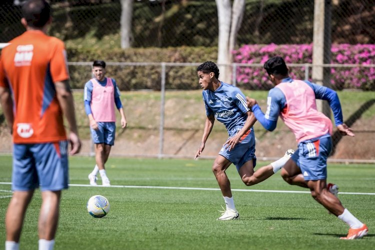 Relacionado no Cruzeiro, Tevis pode entrar em lista que tem Tostão, Dirceu e Ronaldo