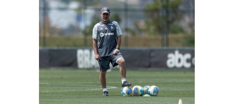 Milito terá problemas para montar Atlético contra o Grêmio; veja provável escalação