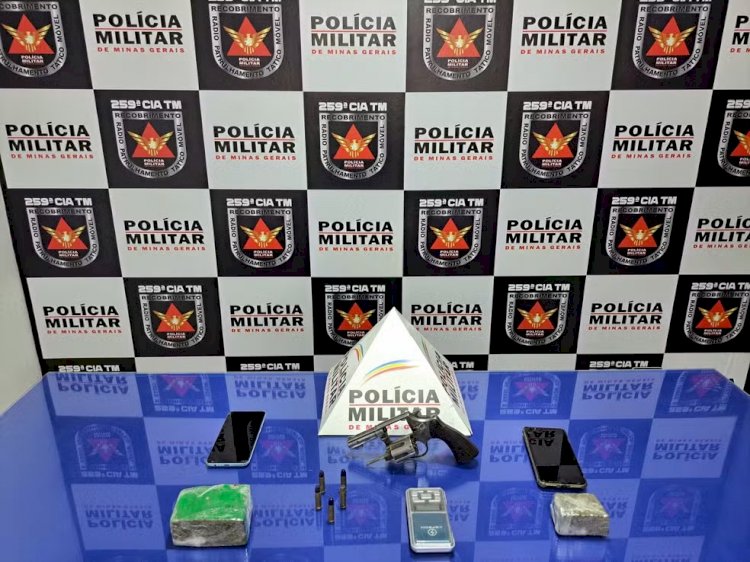 PM encontra revólver escondido em caixa de sapato e barras de maconha enterradas no quintal de casa, em Pirapora