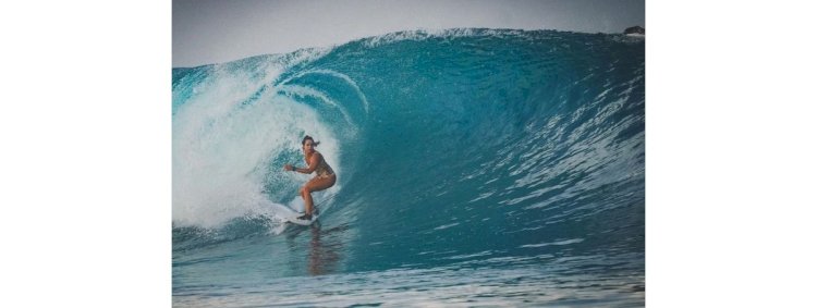 Surfista e influenciadora morre após ataque de peixe-espada na Indonésia