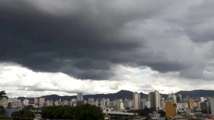 Inmet emite alerta para chuvas intensas em grande parte de Minas neste domingo (20)