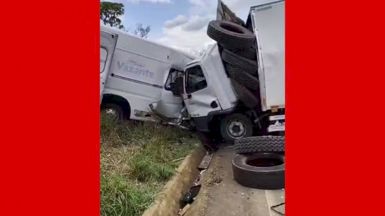 Acidente envolvendo ambulância deixa 5 mortos na BR-354 em MG