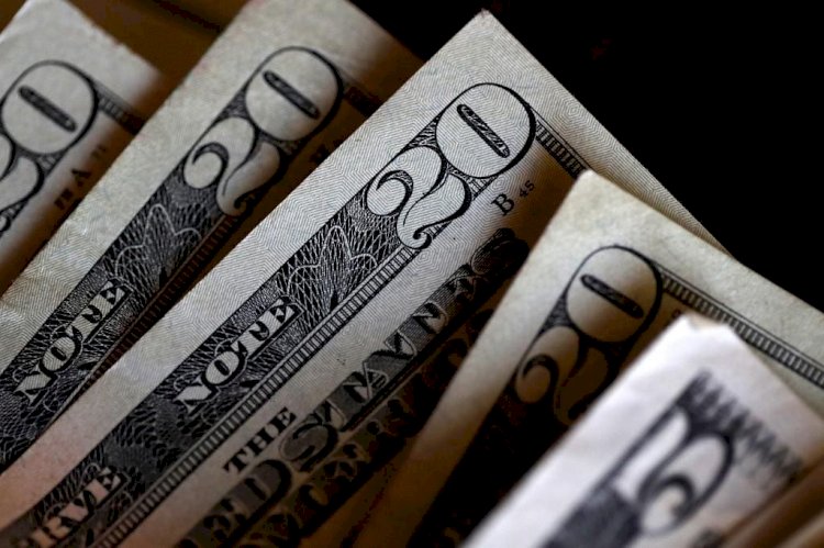 Dólar volta a subir e chega ao maior valor desde março de 2021; confira a cotação