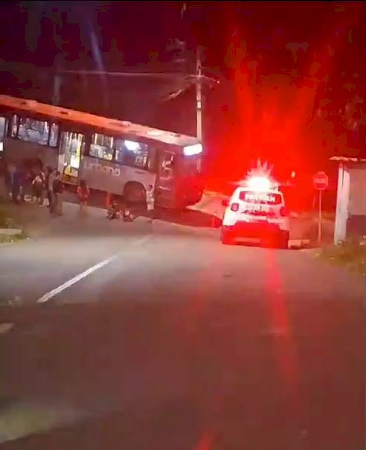 Criança fica em estado grave após batida entre bicicleta e ônibus em Juiz de Fora