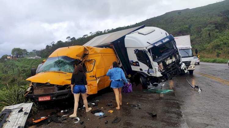 Motorista morre em acidente, e trecho da BR-381 é totalmente interditado na Grande BH