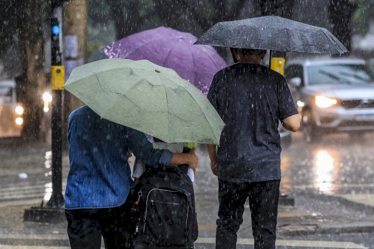 Minas Gerais segue em alerta de chuva nesta segunda-feira (18)