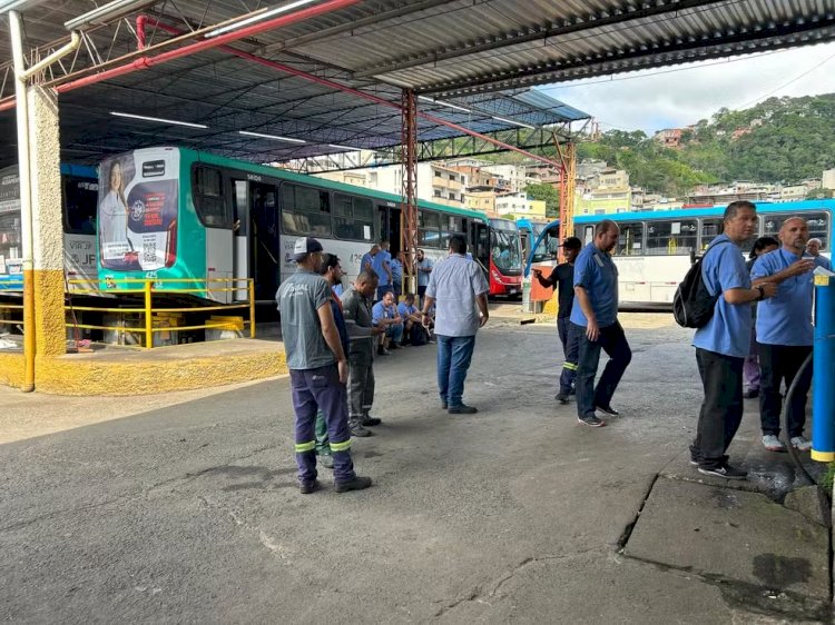 Trabalhadores do transporte coletivo paralisam atividades em Juiz de Fora