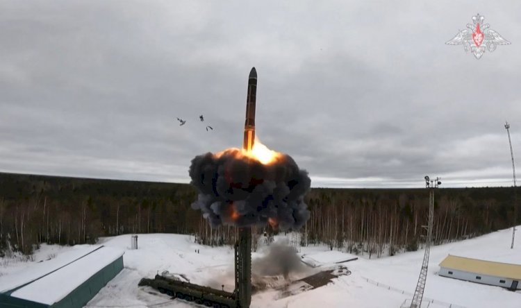 Vídeo: Rússia ataca Ucrânia com míssil intercontinental criado para guerra nuclear