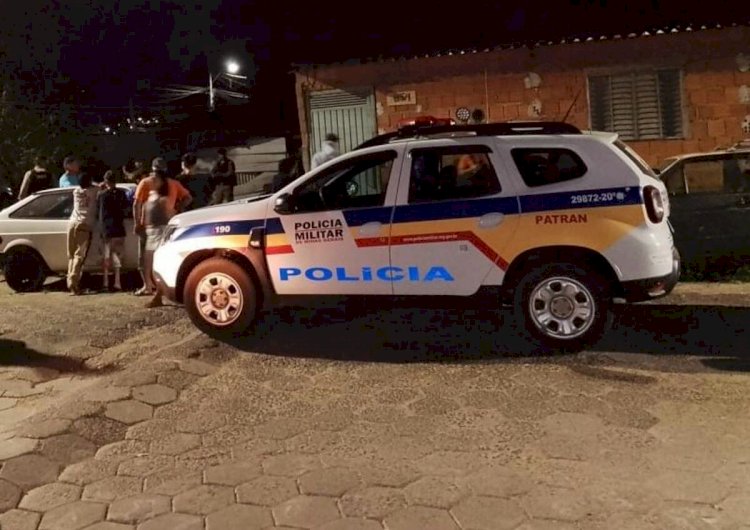 Três homens são mortos a tiros e um fica ferido dentro de casa em Pouso Alegre (MG)