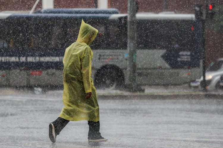 Inmet divulga alerta amarelo de chuvas intensas para BH e mais 474 cidades de MG
