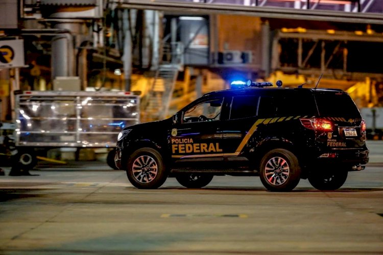 Mineiros condenados por estupro e lesão corporal contra mulheres são deportados dos EUA para MG
