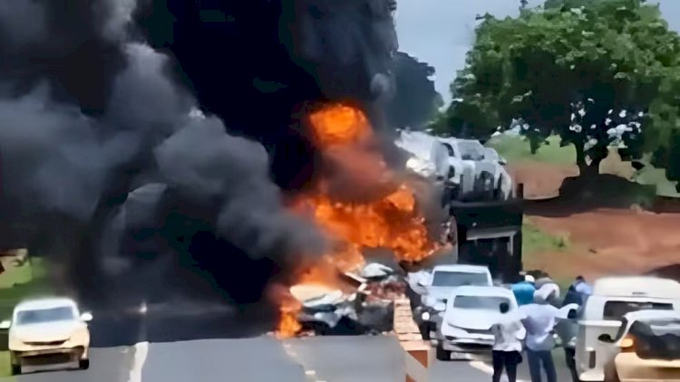 VÍDEO: Três morrem em engavetamento seguido de incêndio envolvendo quatro veículos na BR-365