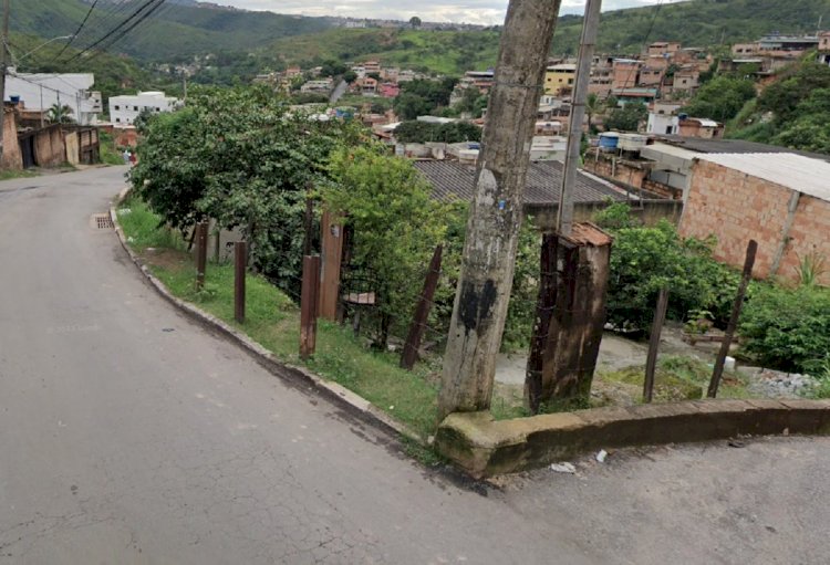 Mulher é achada morta com sinais de violência perto de escola, em Sabará