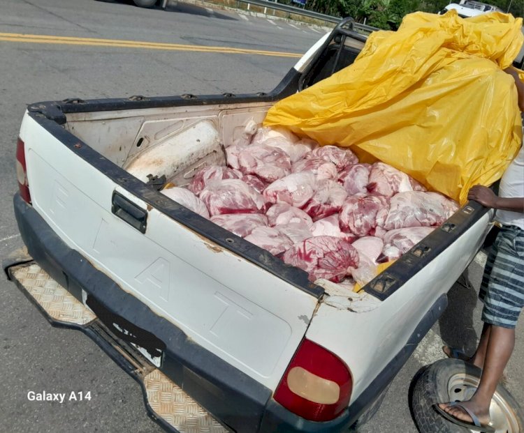 Polícia apreende 400 kg de carne imprópria que seria comercializada