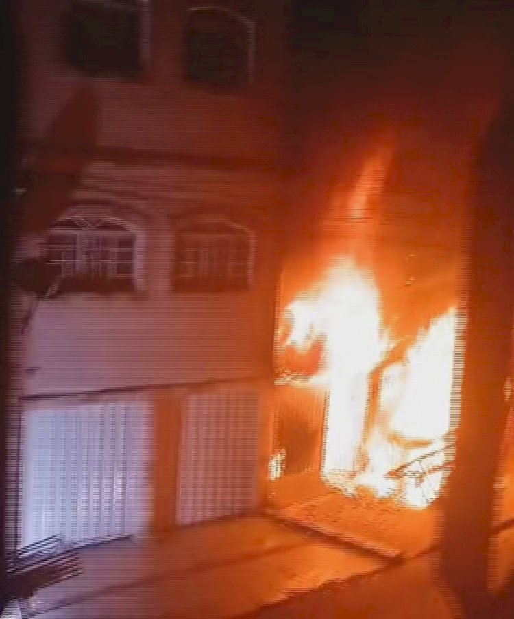 VÍDEO: Incêndio de grandes proporções atinge casa e proprietários perdem estoque de 1.500 pares de sapatos