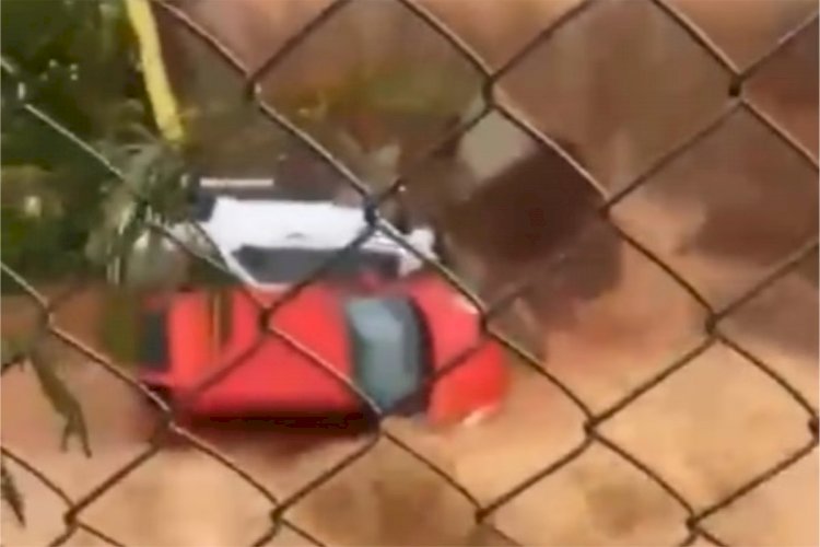 Vídeo: muro de estacionamento de supermercado desaba durante temporal e arrasta carros no Barreiro