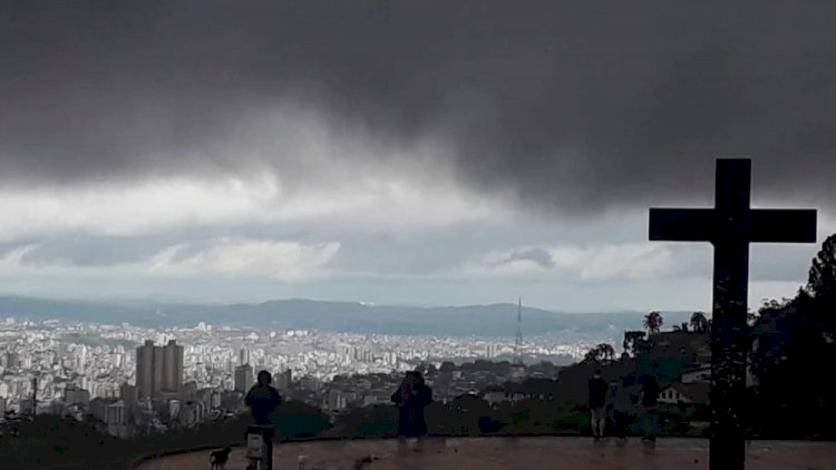 Defesa Civil de MG emite alerta de chuvas intensas para todo Estado até a virada do ano