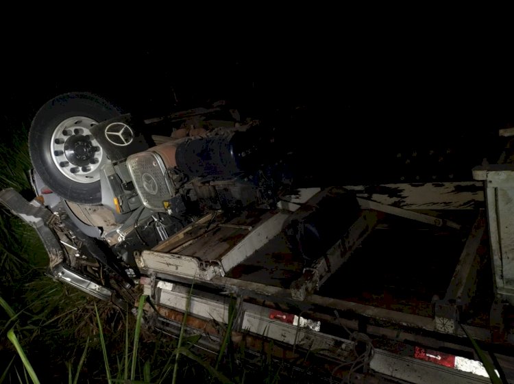 Motorista de carreta com placa de BH morre em acidente no Norte de MG