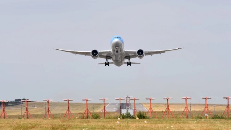 Avião de pequeno porte cai e atinge galpão nos EUA; duas pessoas morreram