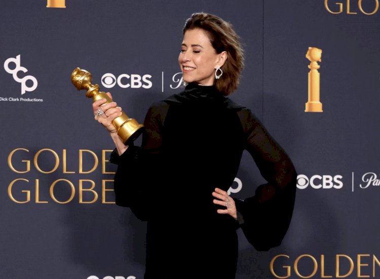 Fernanda Torres vence como melhor atriz de drama no Globo de Ouro e dedica o prêmio à sua mãe