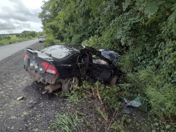 Casal e filha de três anos sofrem acidente de carro na MGC-122