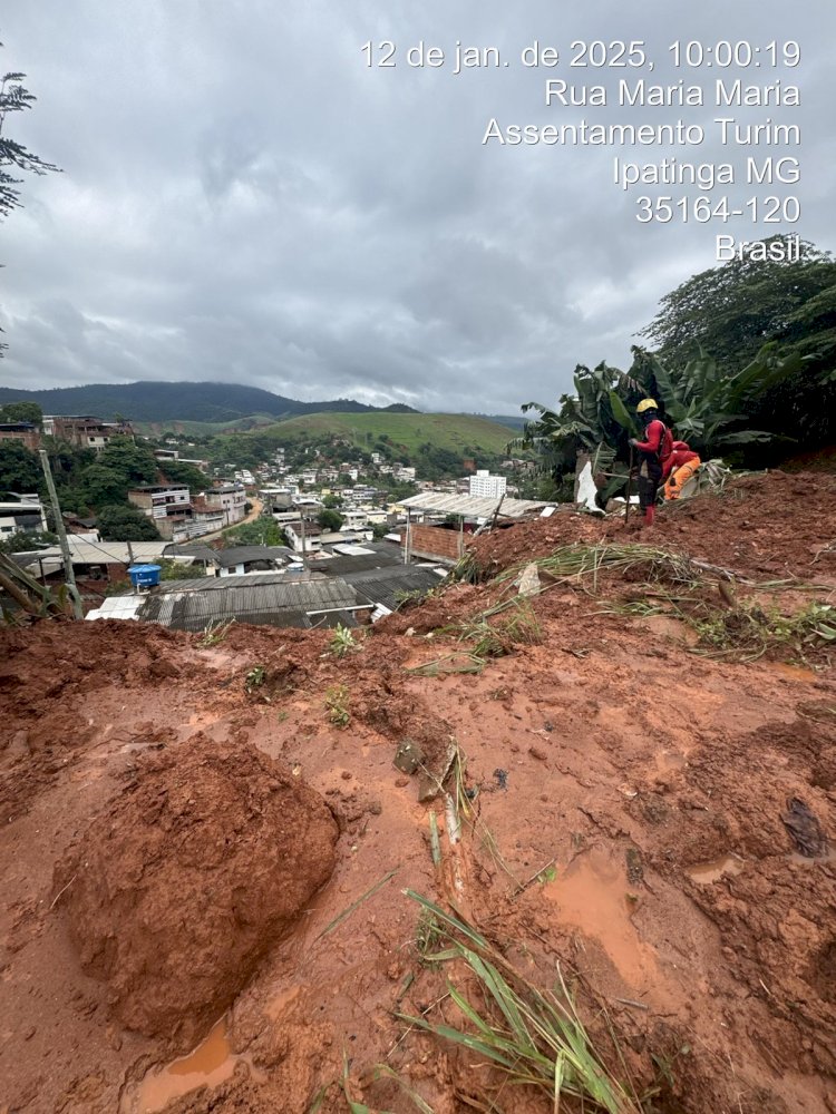 Bombeiros confirmam ao menos 5 mortes em desabamentos durante chuva em Ipatinga