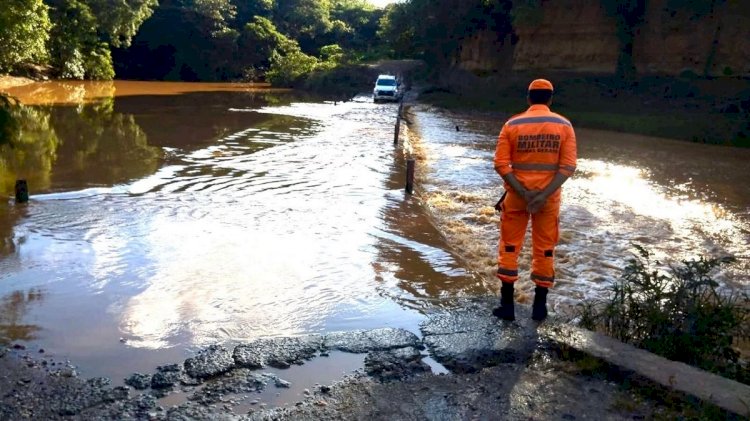 Chuvas em MG: corpo que teria sido arrastado por tromba d'água é procurado pelos Bombeiros