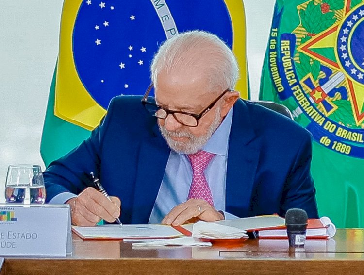 Após revogar regra do Pix, Lula assina MP que reforça gratuidade