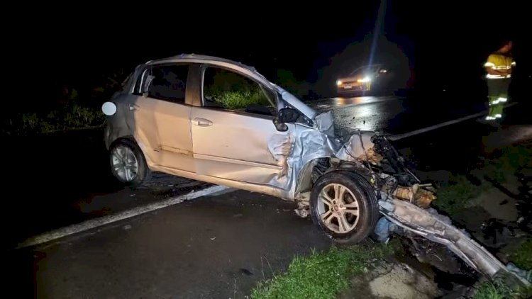 Motorista morre após bater carro de frente com caminhão na MG-050, em Pimenta