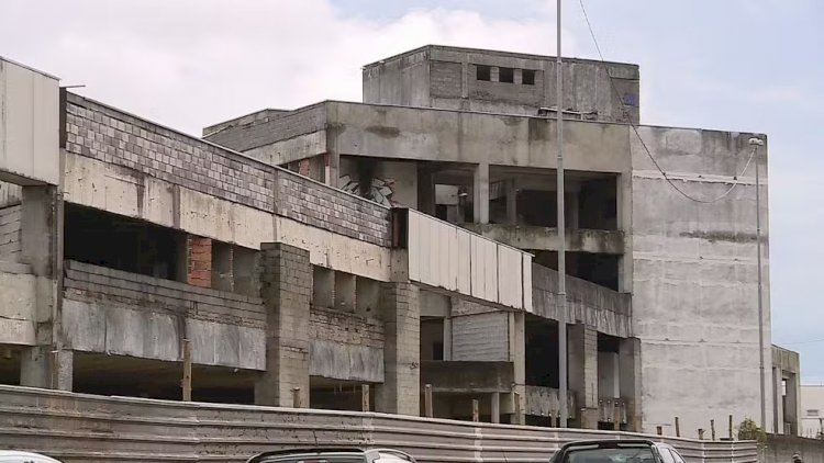 Jovem morre após despencar de escada em obra inacabada do Hospital Regional, em Juiz de Fora